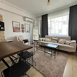 Modern Nr5 In Cihangir, The Heart Of Taksim アパート